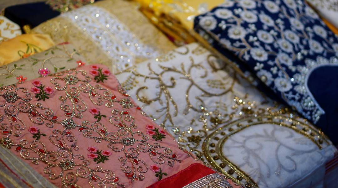 The Differences And Similarities Between Kurta & Kurti